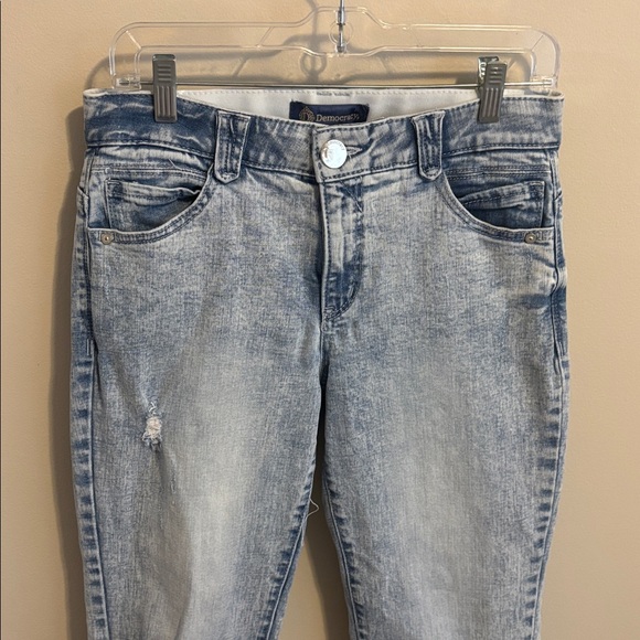 Democracy Light Blue Distressed Cropped Jeans size 8 - Picture 2 of 7